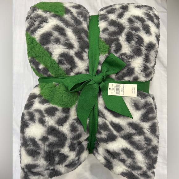 Aerie Green and Gray Leopard Print Blanket - Picture 1 of 3